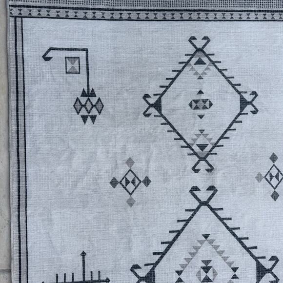 Ruggable Damali Black & White Rug 6 x 9’ -flatweave cover only - Picture 4 of 9